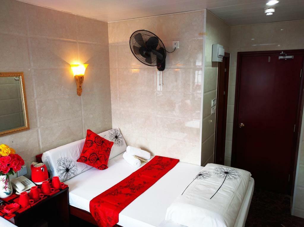 Hostel 16 Paris Guest House Block E Reception 10Th Floor Хонконг Екстериор снимка